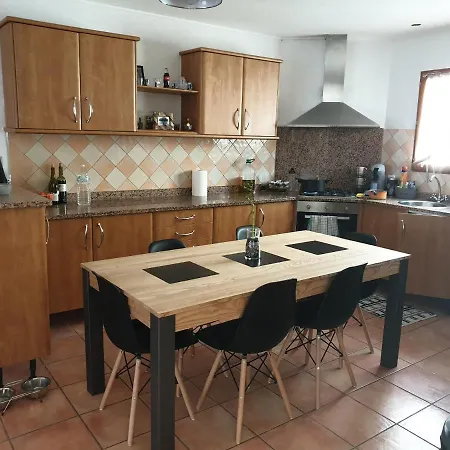 Проживание в семье Maison Sarah *
